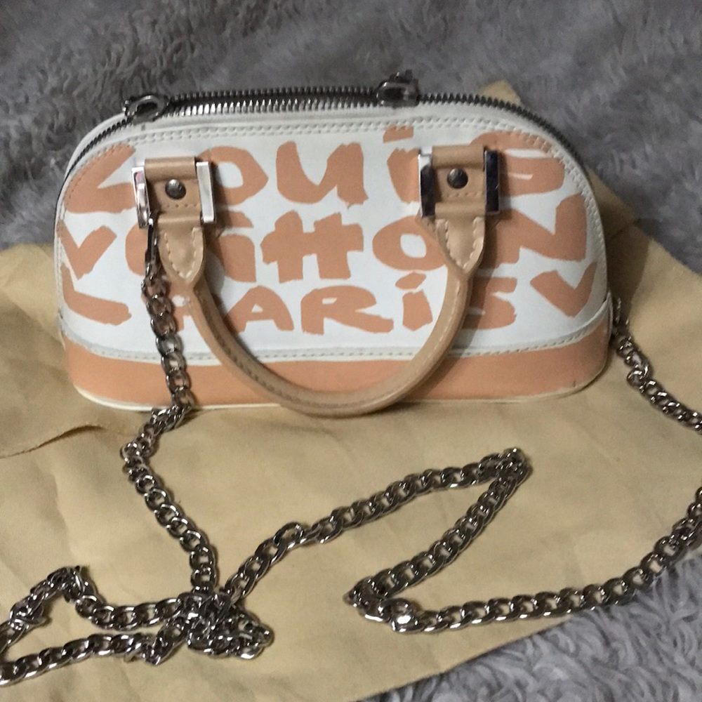 ❤️SOLD❤️Limited edition Alma Graffiti